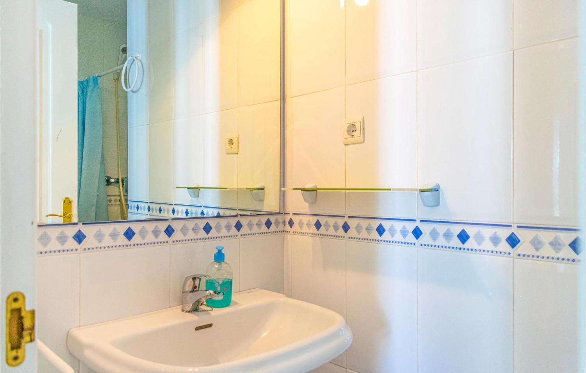 Lovely Apartment In Marbella With Kitchenette Buitenkant foto