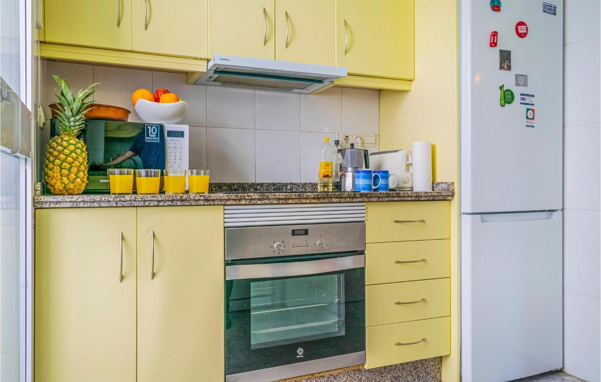 Lovely Apartment In Marbella With Kitchenette Buitenkant foto