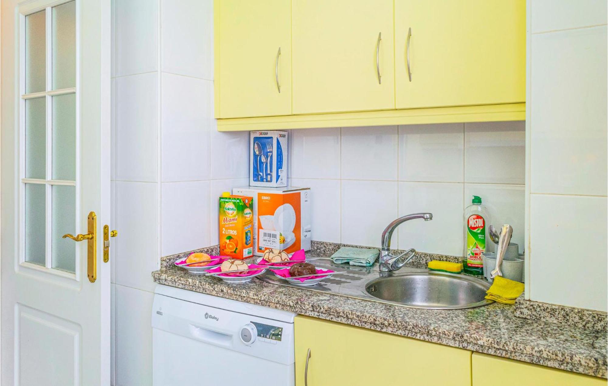Lovely Apartment In Marbella With Kitchenette Buitenkant foto