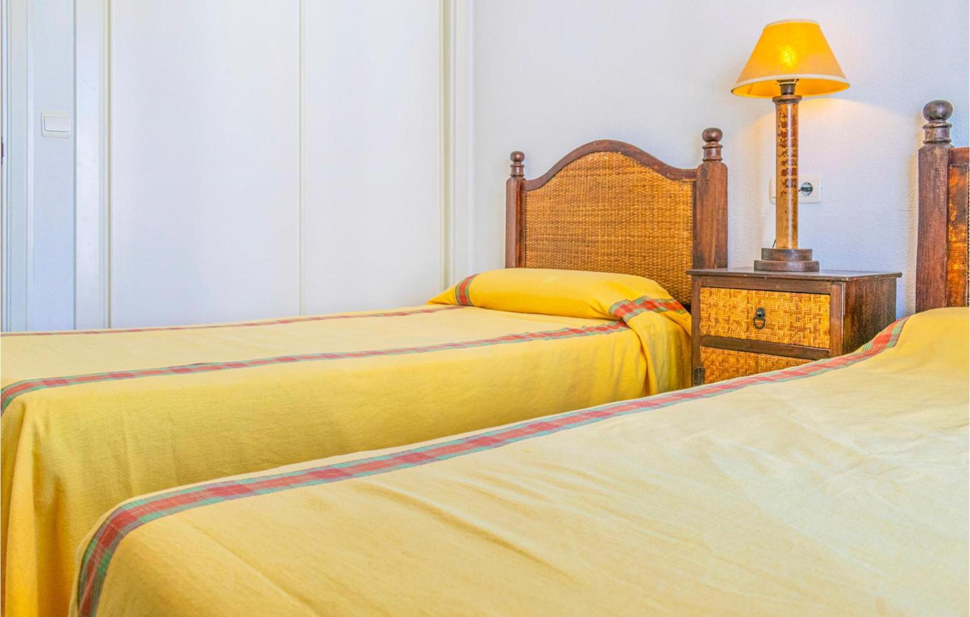 Lovely Apartment In Marbella With Kitchenette Buitenkant foto