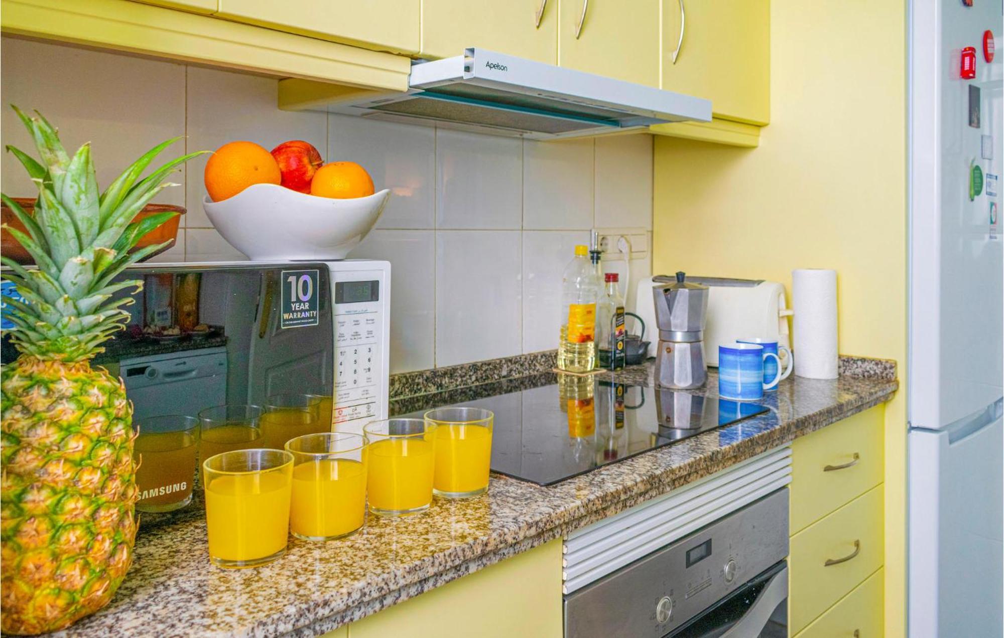 Lovely Apartment In Marbella With Kitchenette Buitenkant foto