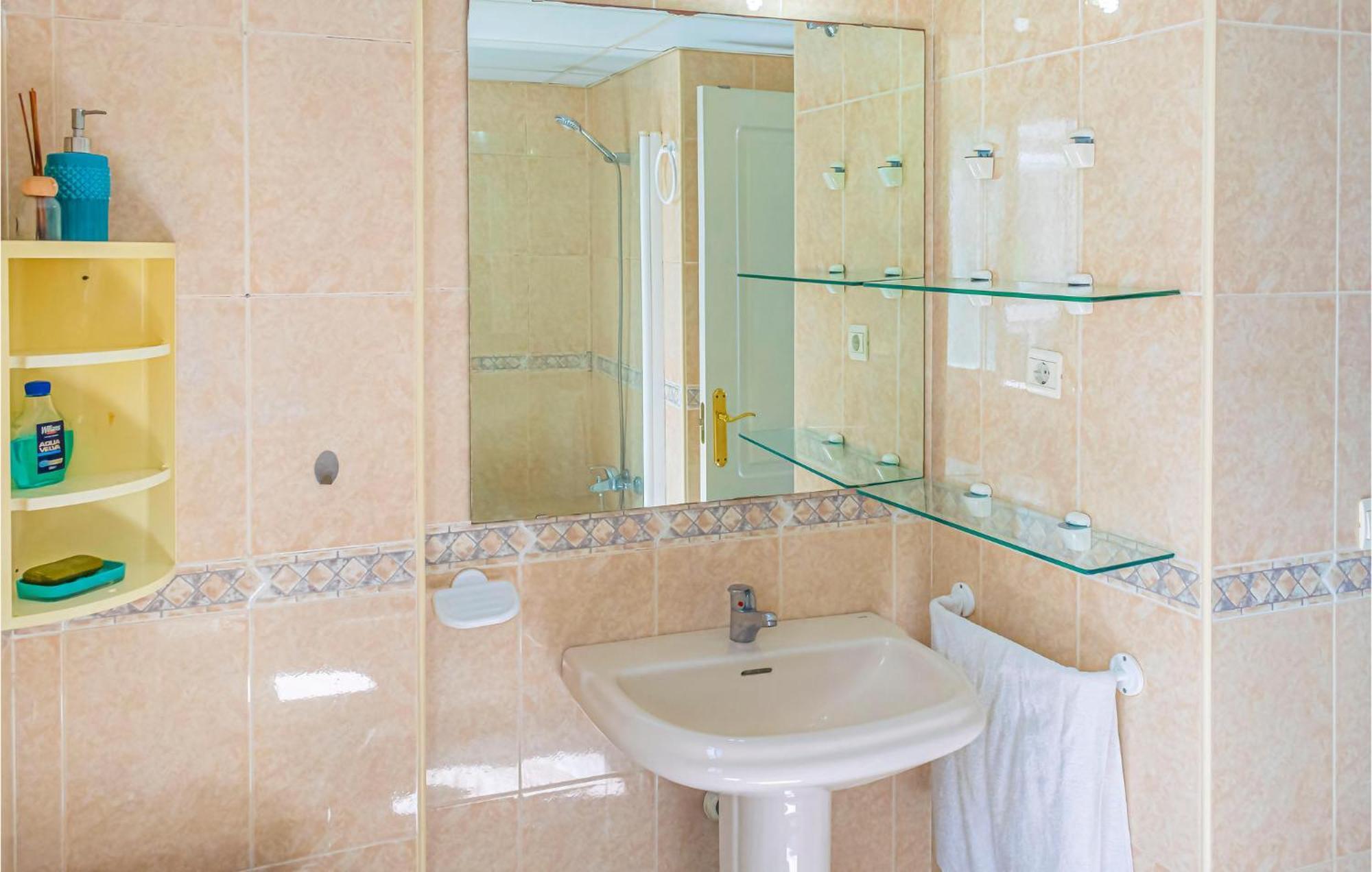 Lovely Apartment In Marbella With Kitchenette Buitenkant foto